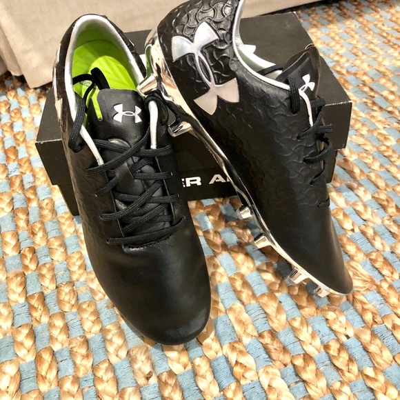 Under Armour Soccer Cleats - Picture 5 of 6